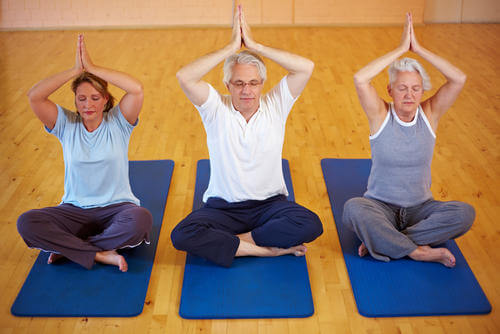 yoga para personas mayores